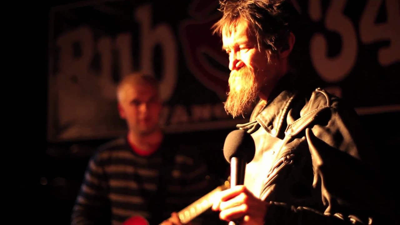 Chi Pig sings painful reminder - pub 340