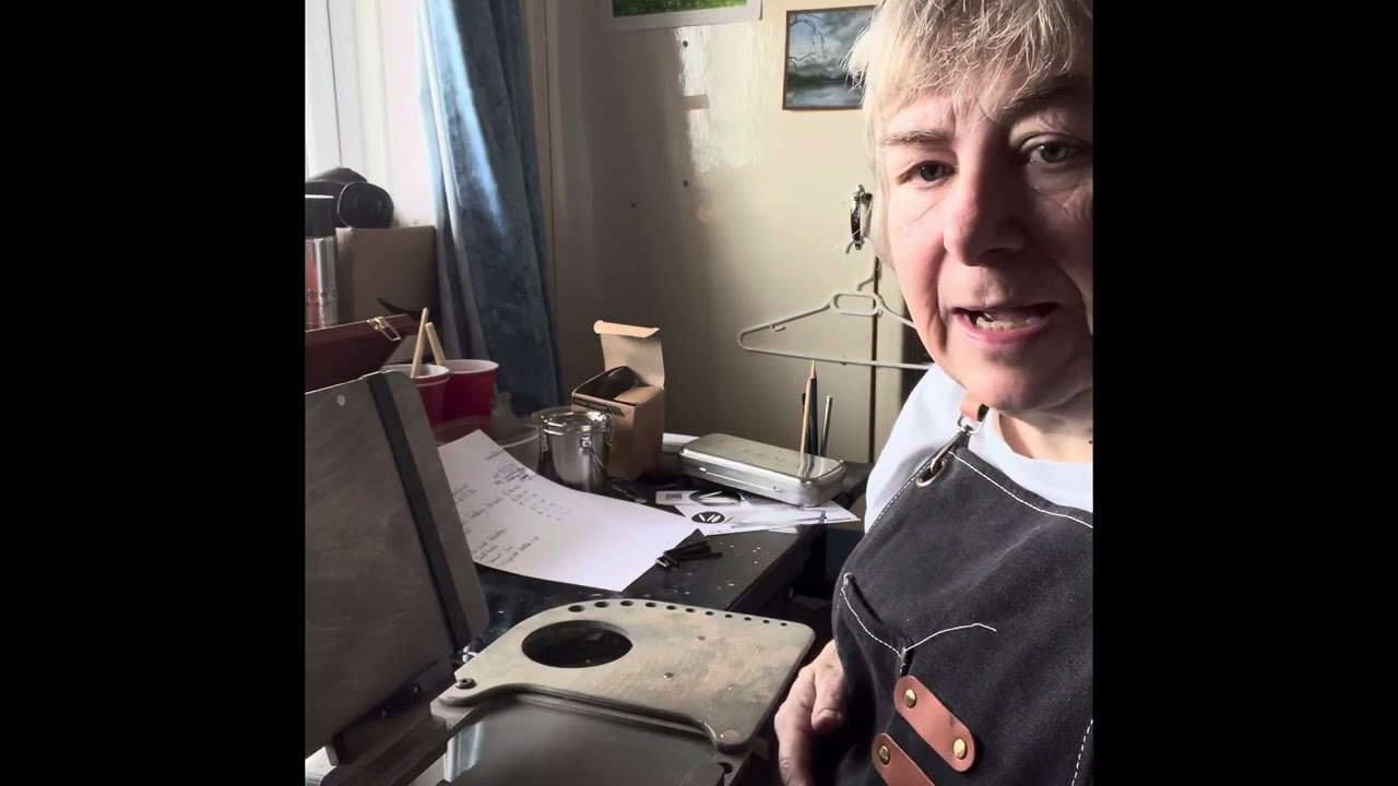 Cup easel unboxing