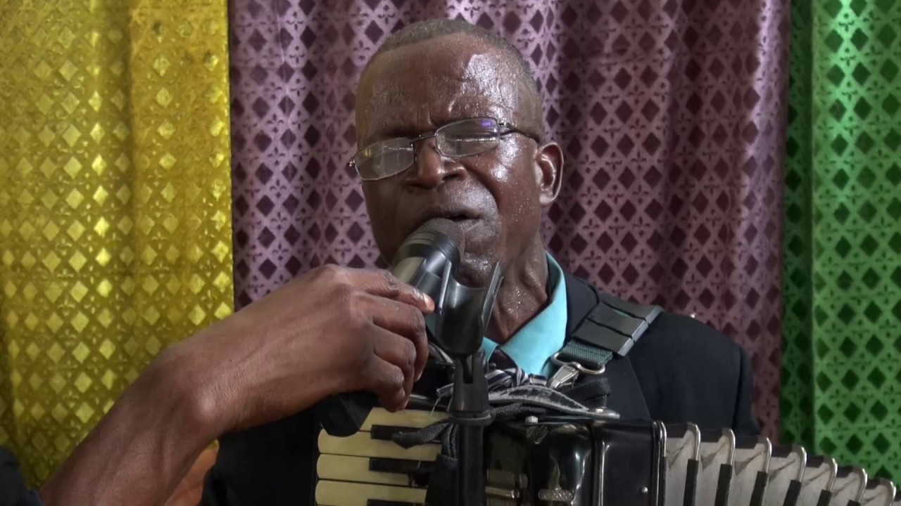 FR ANTIPAS KINGOMBE DANS SON MINISTERE DE CHANTRE