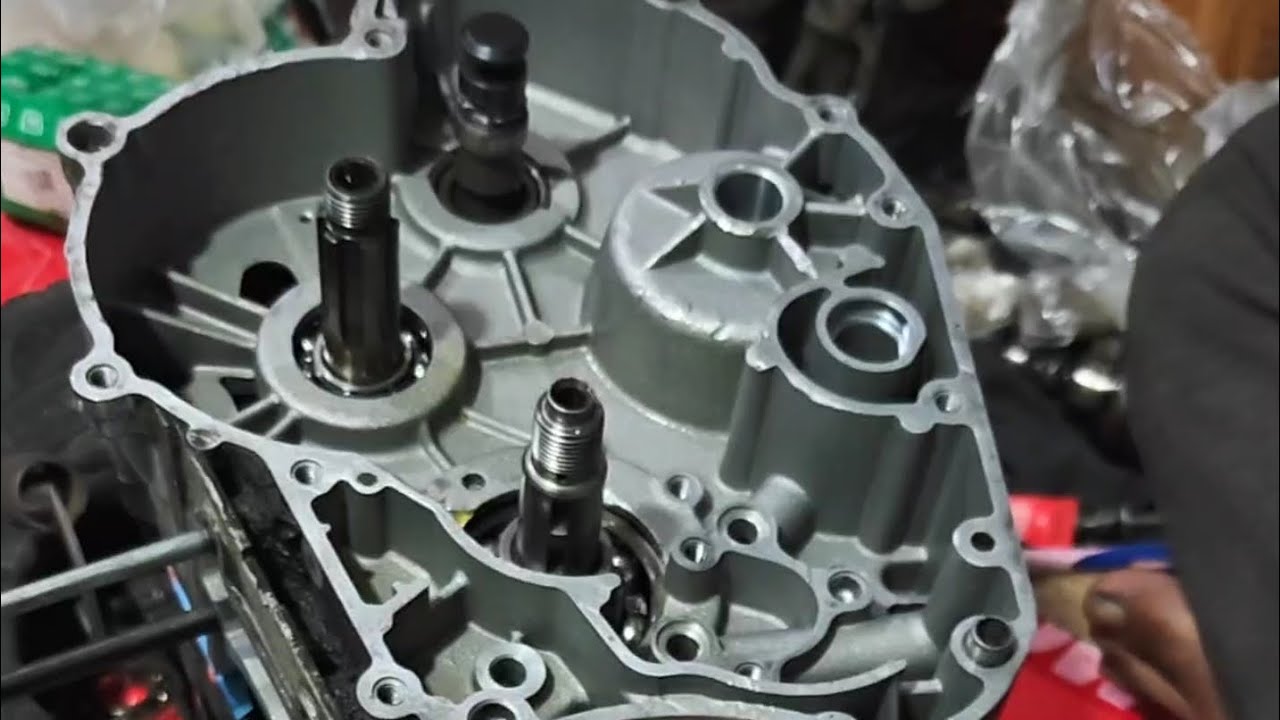 Bajaj Engine Main Casing Fitting Auto Rickshaw 4 stroke. 