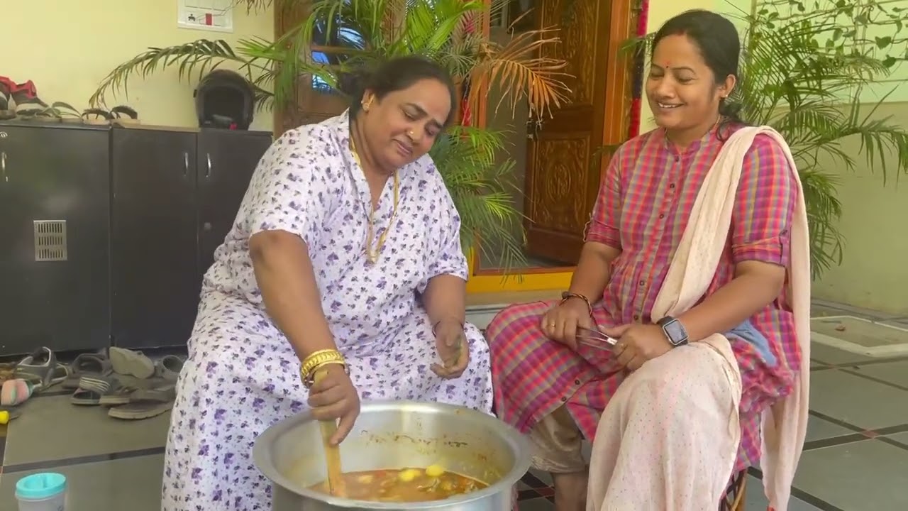 (మీకు ఫుల్ క్లారిటీ కోసం) మా అత్తమ్మ(అమ్మమ్మ),అమ్మ కలిసి చేస్తున్న నాకు ఇష్టమైన చికెన్ బిర్యాని😋😋