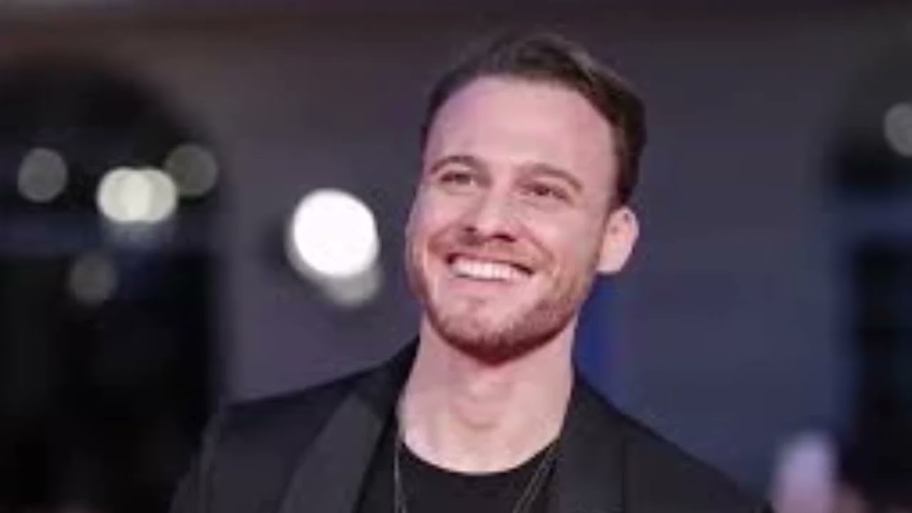 Биге Онал сказал, что отменил выступления на свадьбе Ханде Эрчел и Керема Бюрсина.