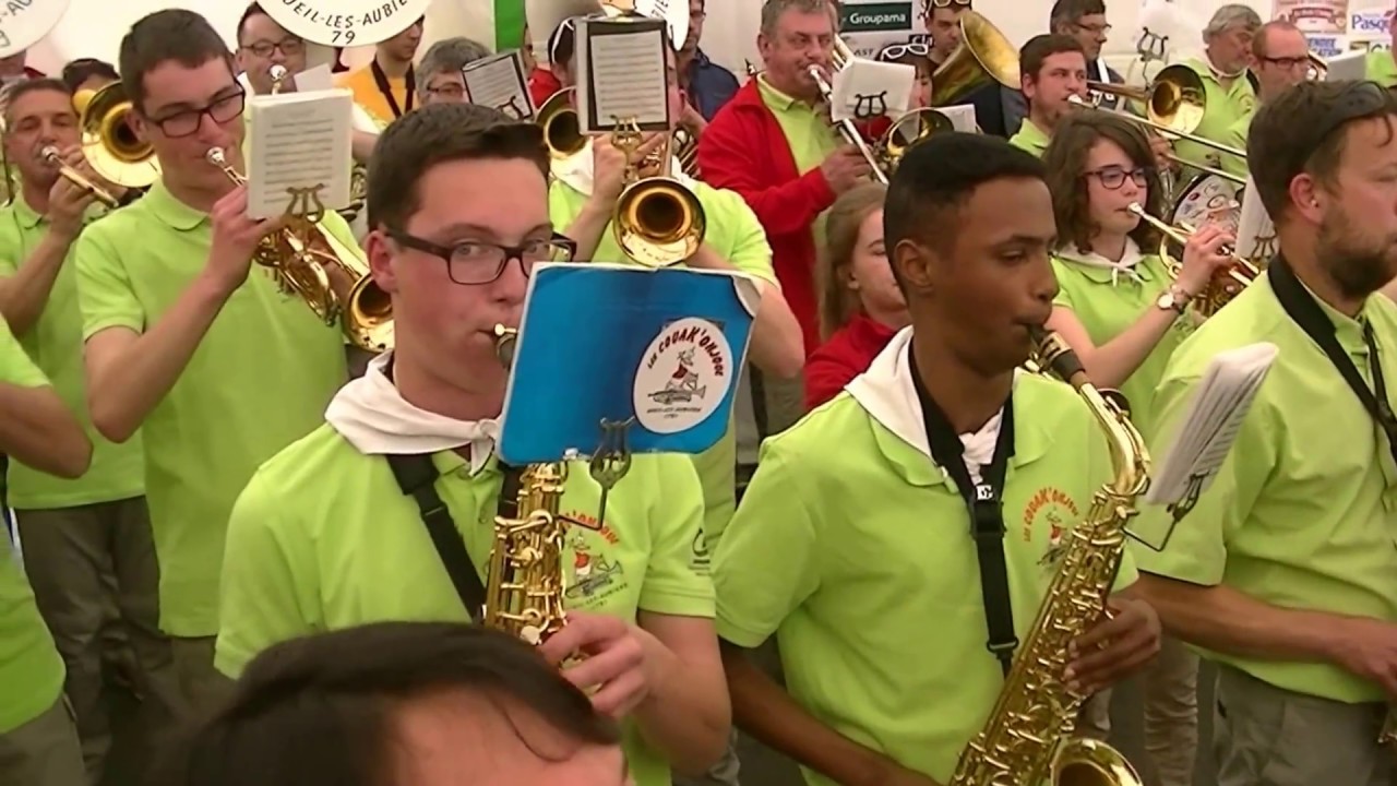Les Couak'Onjoue à la Banda Fiesta 2017 "Les lacs du Connemara"