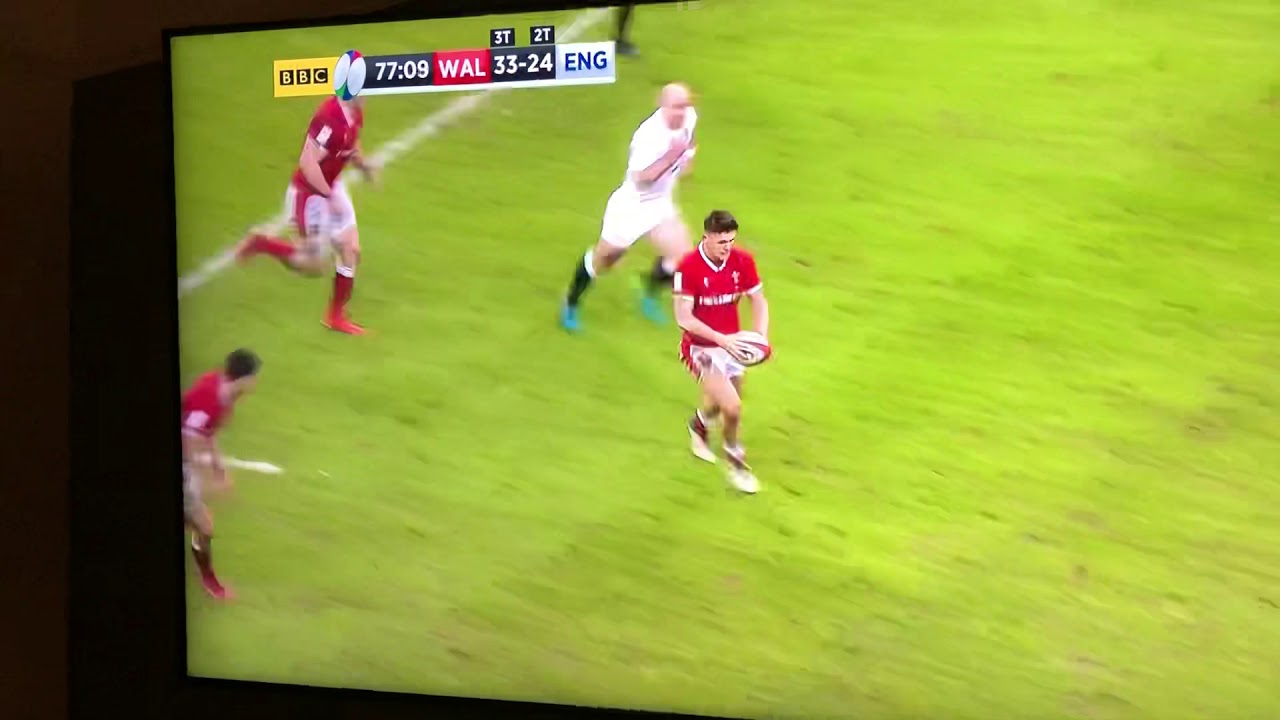 Louis Rees-Zammit vs Jonny May.