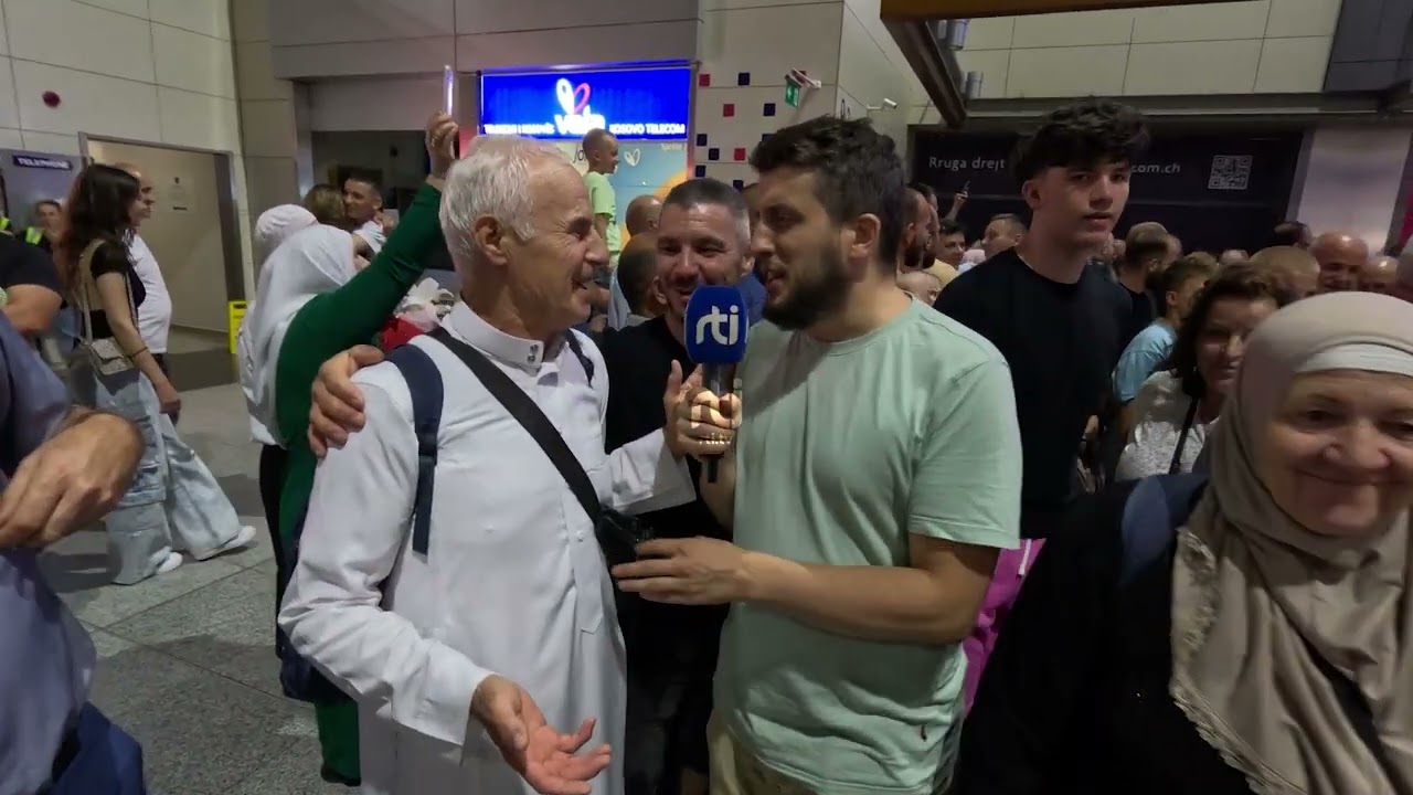 Gazetari pyet pilotin “A naj keni kthy haxhijt mirë bre” - Shumë emocion në pritjen e haxhilerëve