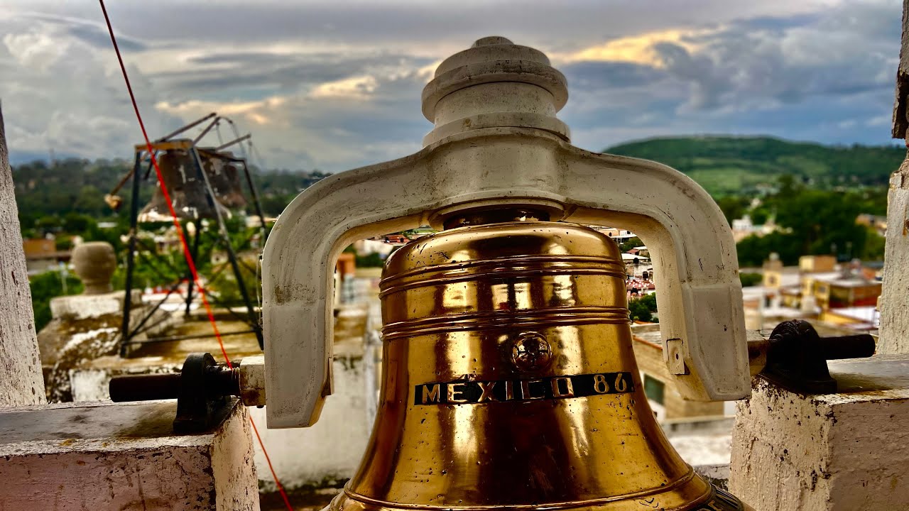 Repique de Campanas en la Parroquia de San Santiago Apóstol