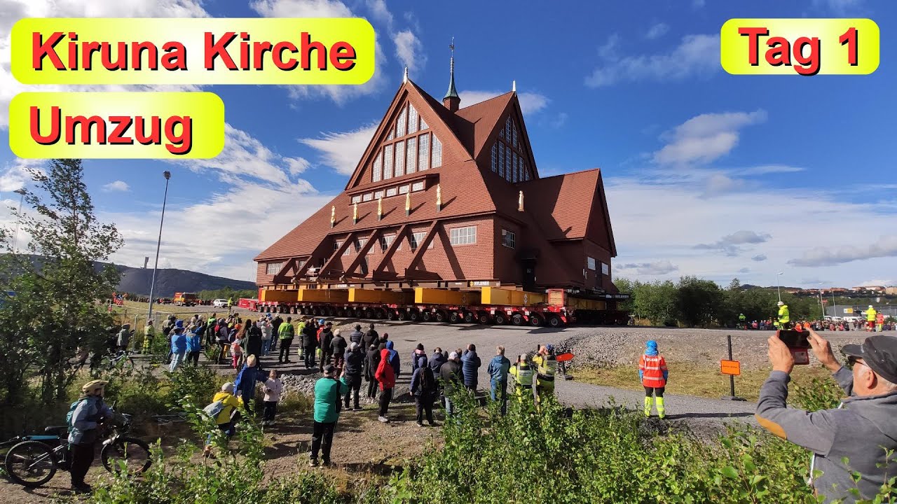 Eine komplette Holzkirche wandert zum neuen Standort