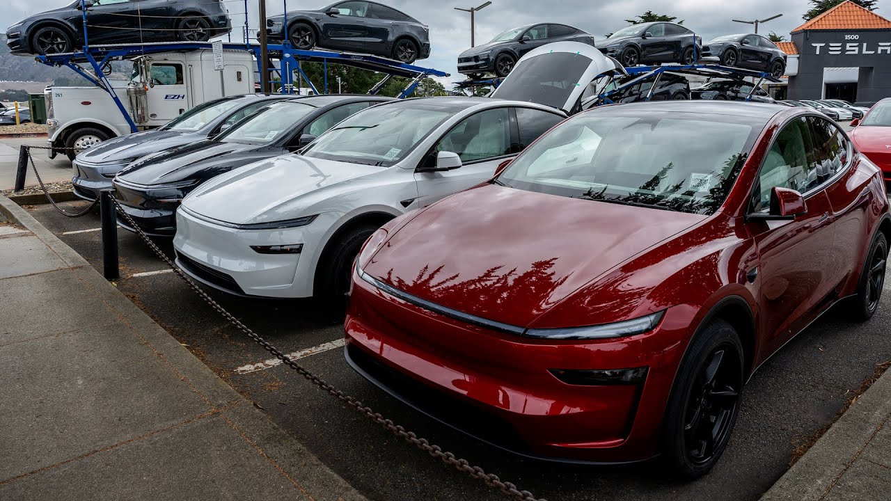 Tesla Investors Urged to Vote &lsquo;No&rsquo; on Musk&rsquo;s Pay Package