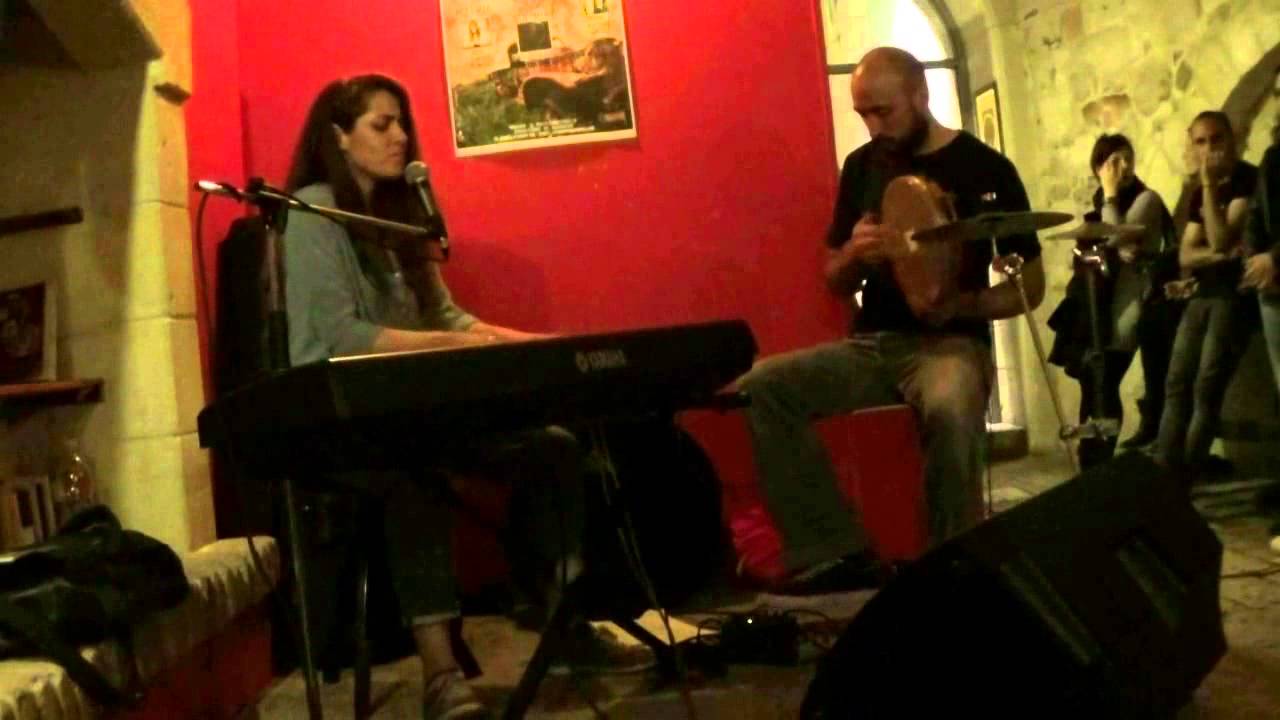 ENERI & ROBERTO CHIGA live Orwell Literary Pub 2015-05-06 Manduria (Taranto)