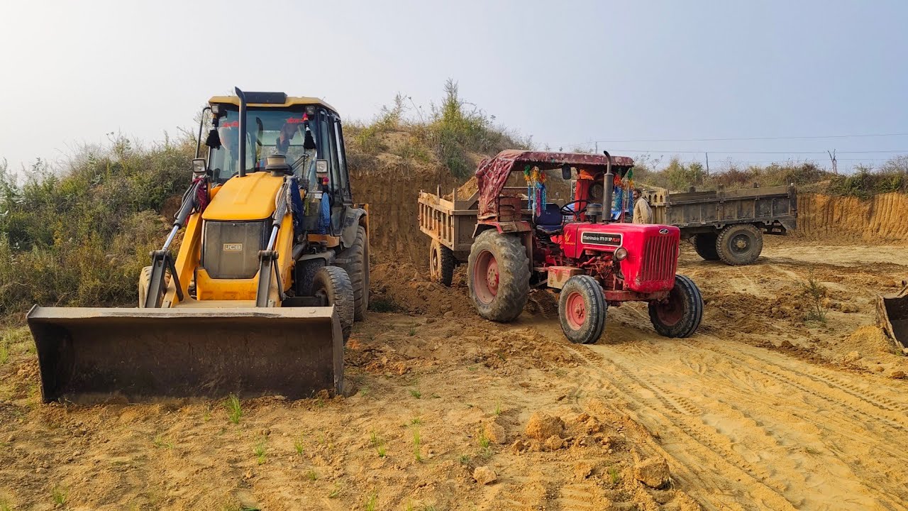 JCB 3dx Loading Mud in | Mahindra 275 Di Swaraj 742 XT Mahindra 575 Di XP Plus tractors
