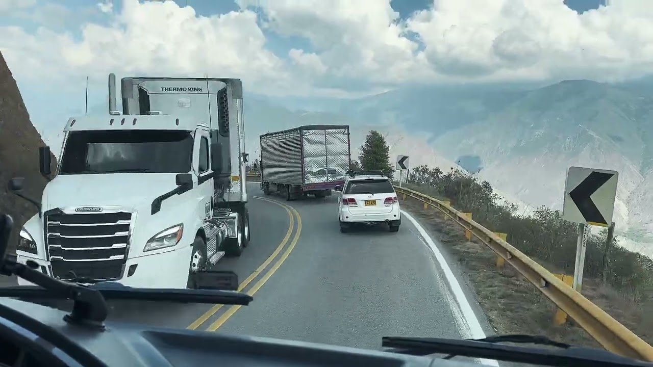 Un descenso largo y peligroso/ aquí hay que maniobrar muy bien para no accidentarse.