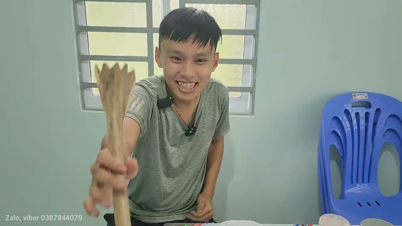Quá bất ngờ với sự sáng tạo của em Vui, chàng trai tỉnh lại sau 12 đ.iên l.oạn