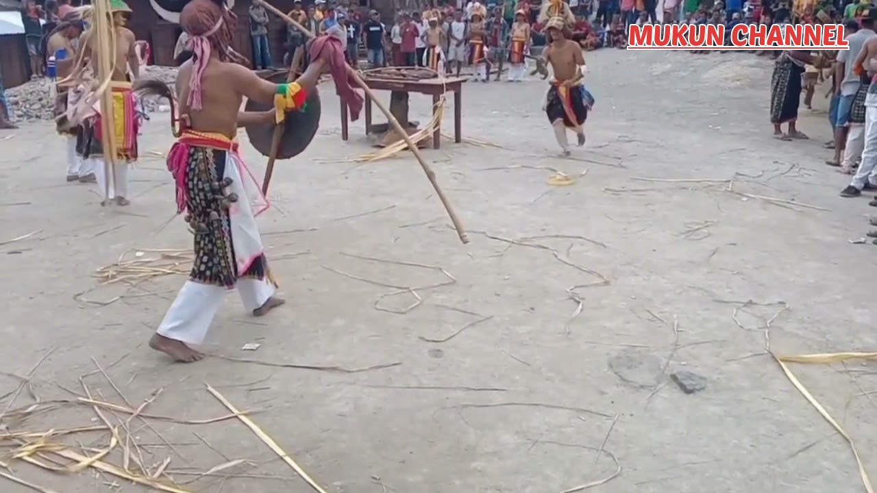 TARIAN CACI DI MUKUN DERU MANGGARAI TIMUR