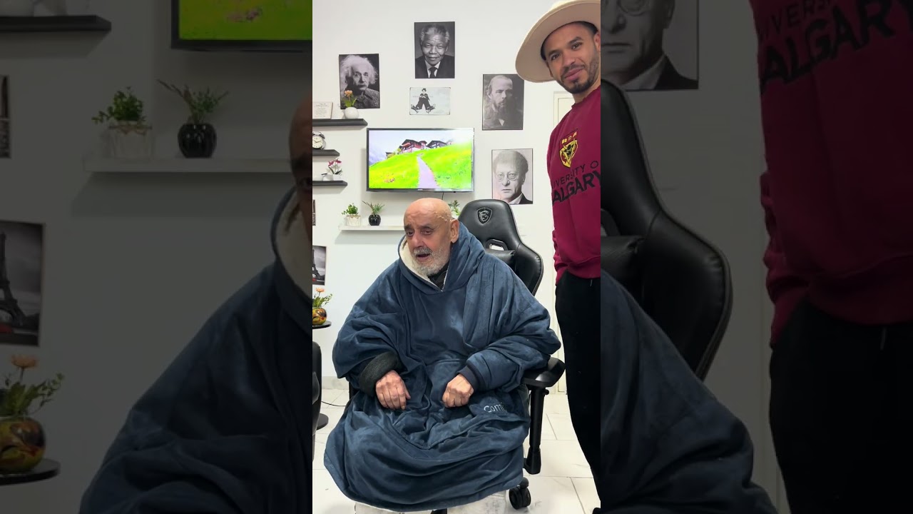 علولو يحلق شعروا 😂