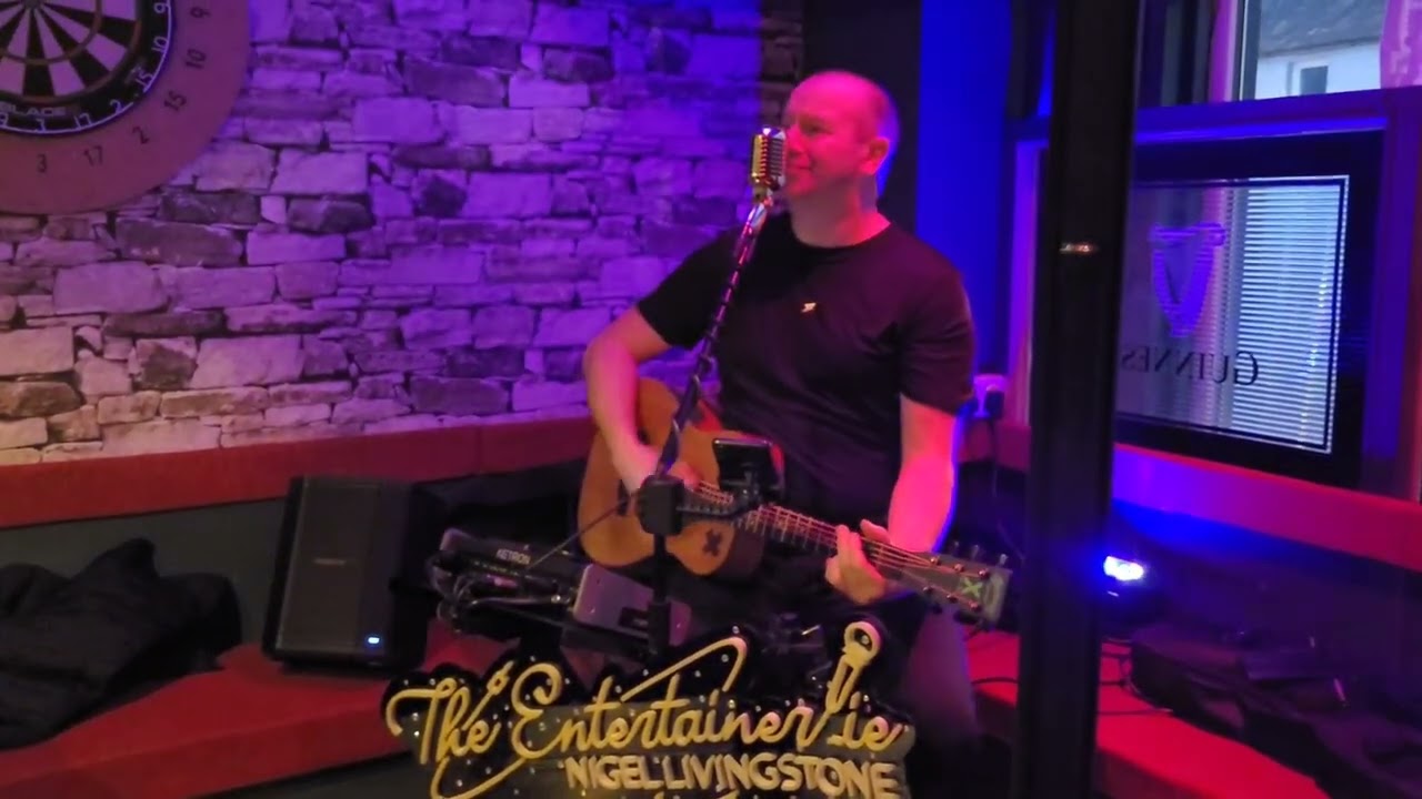 The Entertainer Nigel Livingstone singing Have You Ever Seen the Rain in The Hatch Bar -8th March 26
