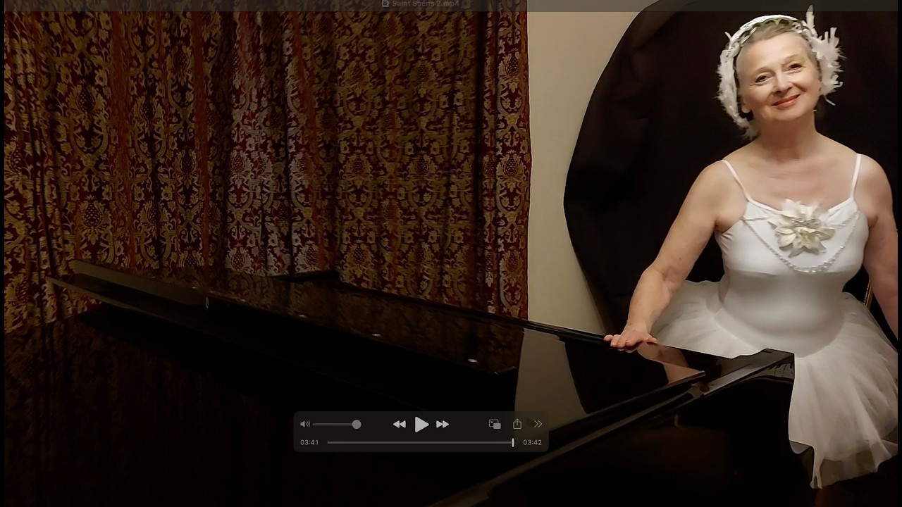 The Swan by Saint-Saëns, piano