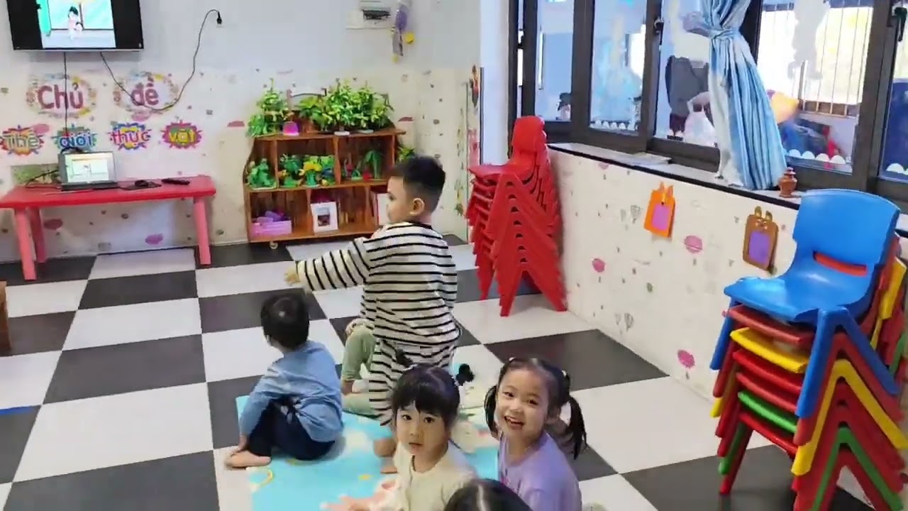 Kỹ năng sống: Không đi theo và nhận quà của người lạ