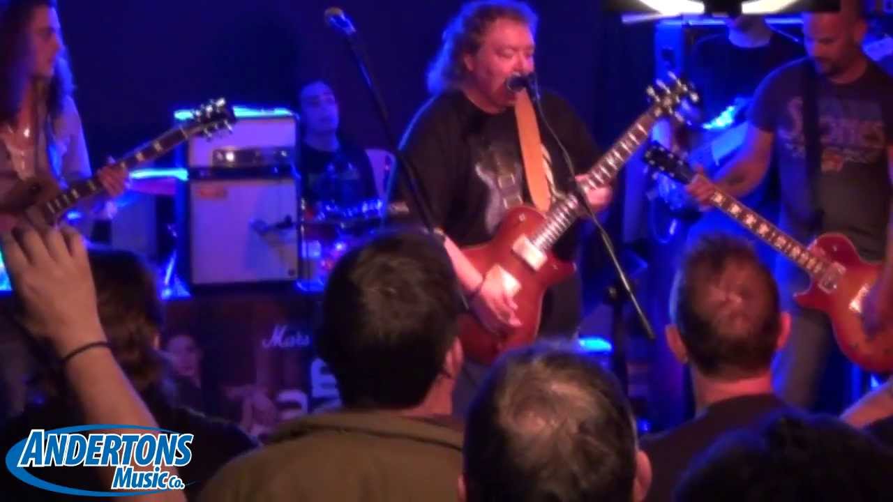 Bernie Marsden Plays the New Marshall Offset Mini Stack
