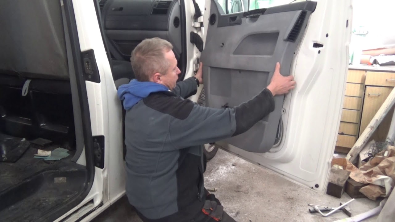 Tapicerka drzwi przednich Volkswagen Transporter T5