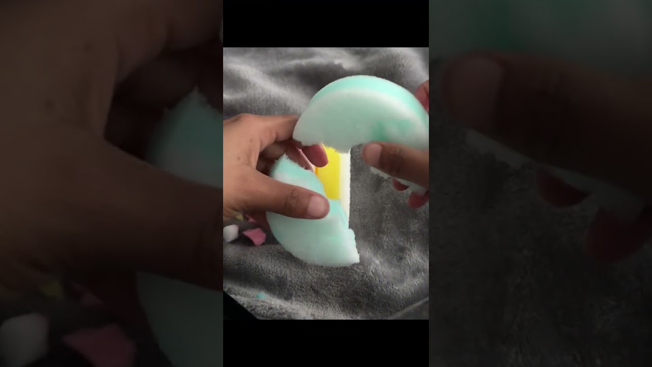 ASMRS~Damp Sponge Ripping #asmrsounds #satisfying #kitchensponge #spongeripping #asmrcommunity 