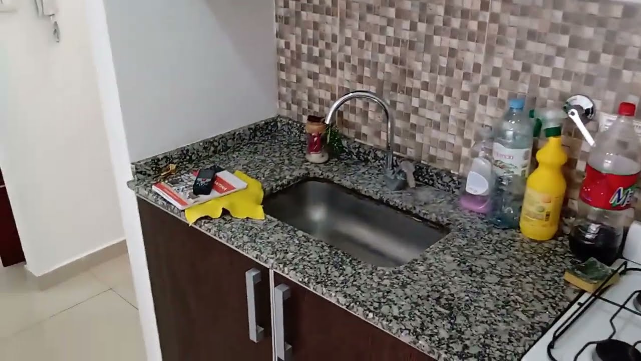 DEPARTAMENTO 1 AMBIENTE (33 M2) CON BALCÓN Y VISTA AL CONTRAFRENTE. AV. B. RIVADAVIA 41 AVELLANEDA.
