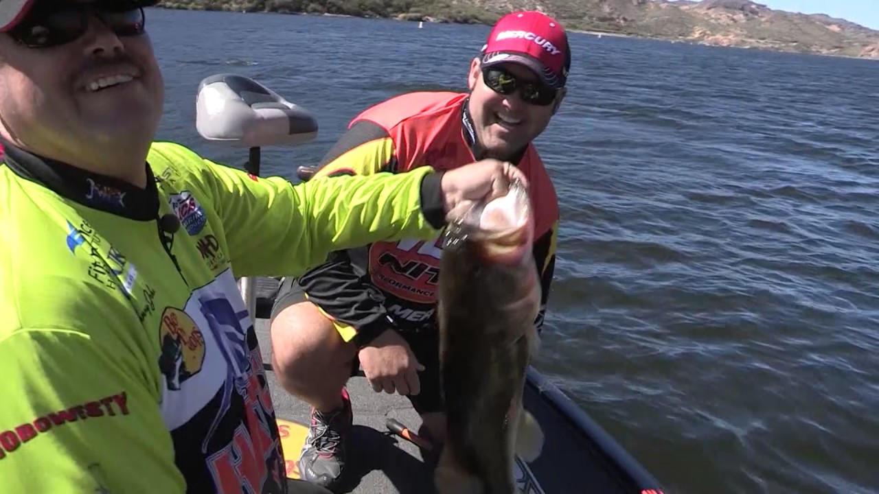 Fishing with Johnny Johnson -  10XD Crank Bait at Canyon Lake, AZ with Matt Shura