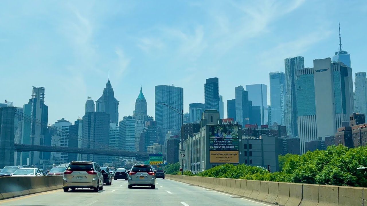 Driving to the Brooklyn Bridge in New York City