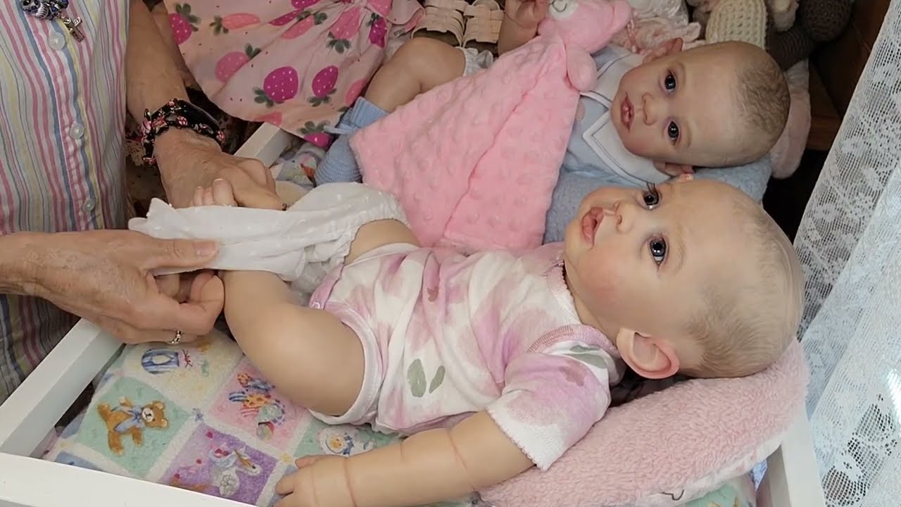👶👶