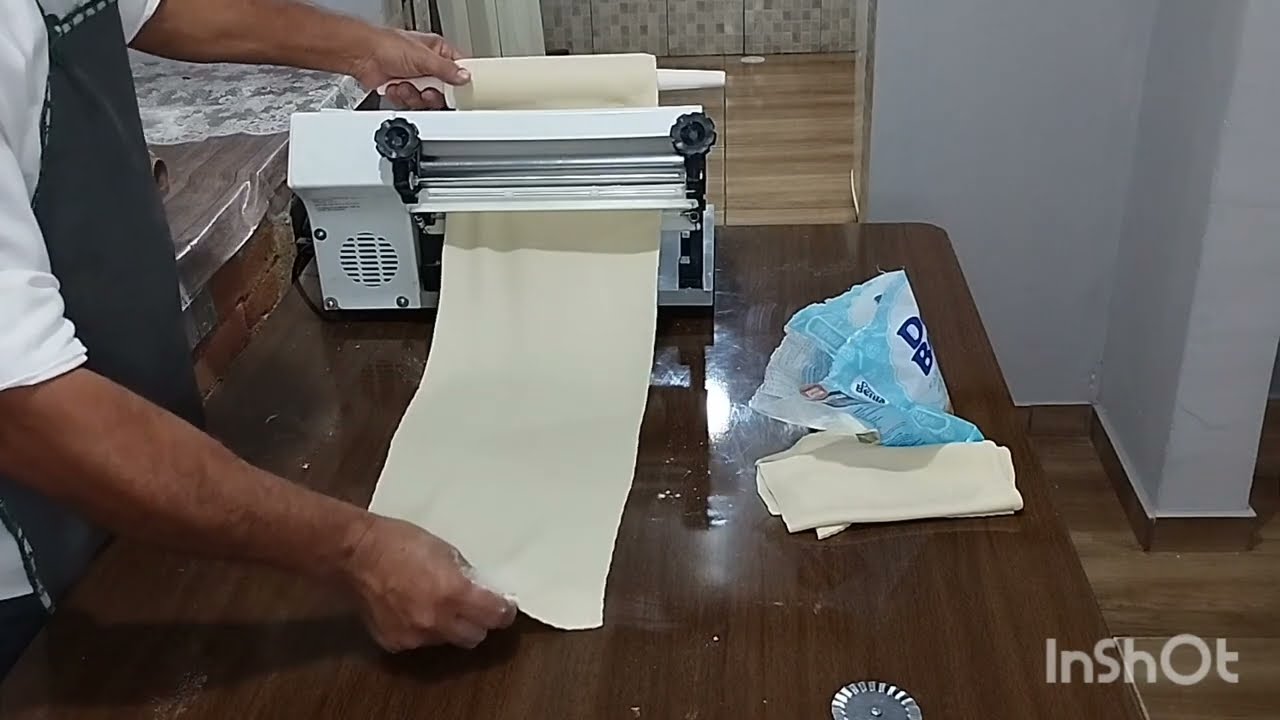 Cilindrar massa para pastel, passo a passo.
