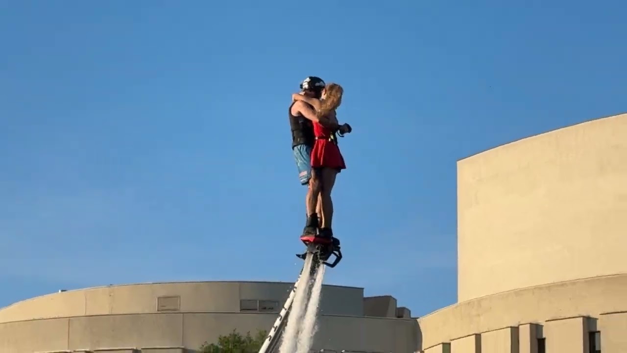 Niezwykłe show na wodzie przy Operze Nova w Bydgoszczy Flyboard z @Fly-boardpl