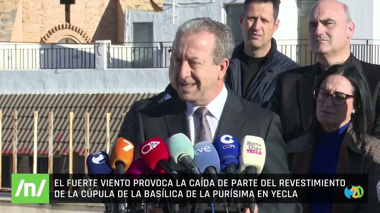 06/02/2026 El viento desprende parte del revestimiento de la cúpula de la Purísima en Yecla