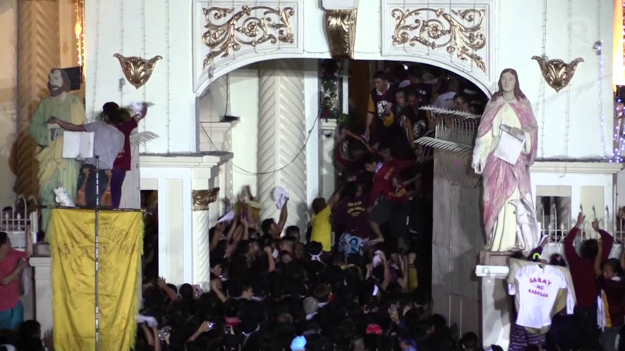 Nazareno 2016: Black Nazarene enters Quiapo Church