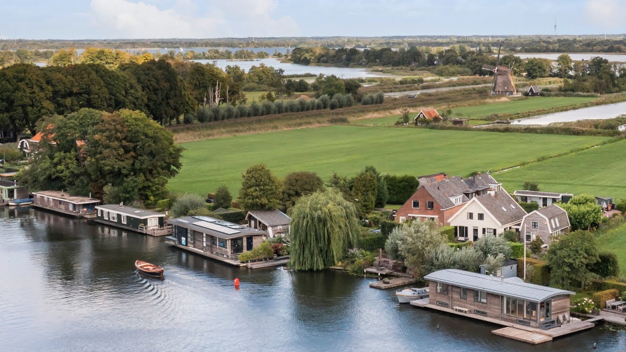 Binnenkort in de verkoop unieke woonark op Oud Over 101WS Loenen aan de Vecht