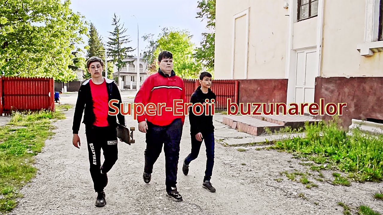 Calamburia-4: Super-Eroii Buzunarelor la Gop-Stop