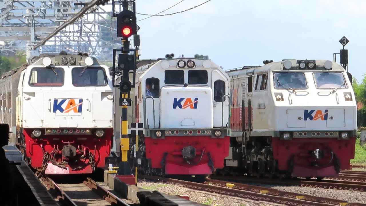 Nonton Kereta Api KRL Lokomotif di Stasiun Solo Balapan: Kereta Argo, CC 206, CC 201, KRL Jogja Solo