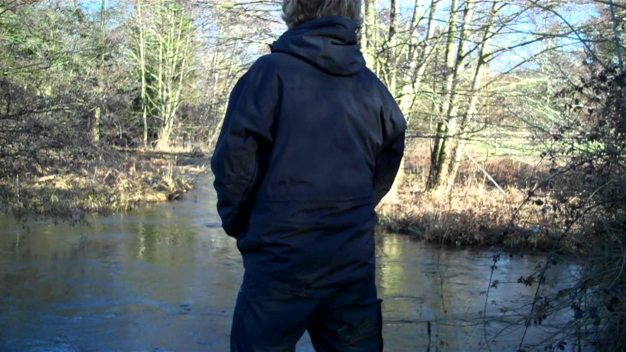 Urinating in nature - By a river
