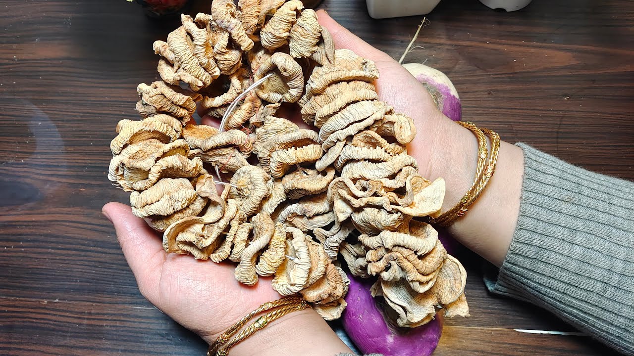 Gogji Aare te Thool-Dried Turnip with Boiled eggs-Winter delicacy-Kashir Gogji #kashmir #kashmiri