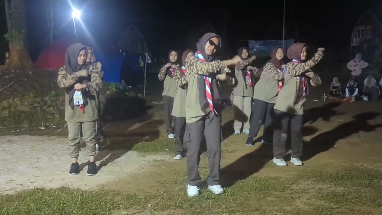 PENAMPILAN DRAGON SQUAD - YEL YEL DAN PENTAS SENI (SUPERCAMP) 