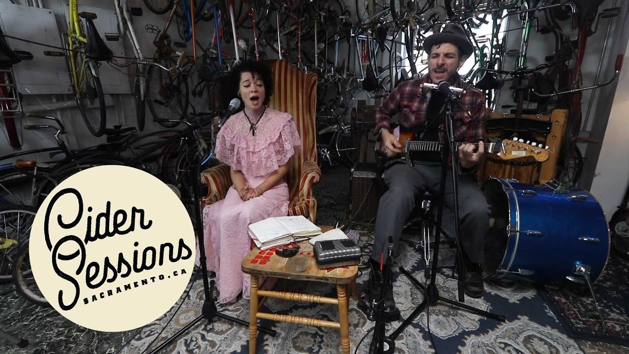 Vic Ruggerio & Lauren Napier - Walkin' After Midnight | Cider Sessions