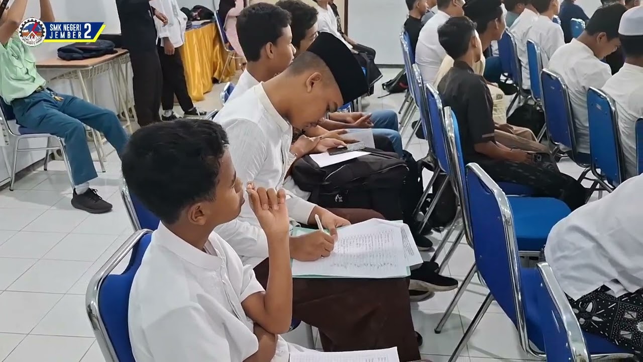 Bimbingan Remaja Usia Sekolah diselenggarakan oleh KUA Sumbersari di SMKN 2 Jember