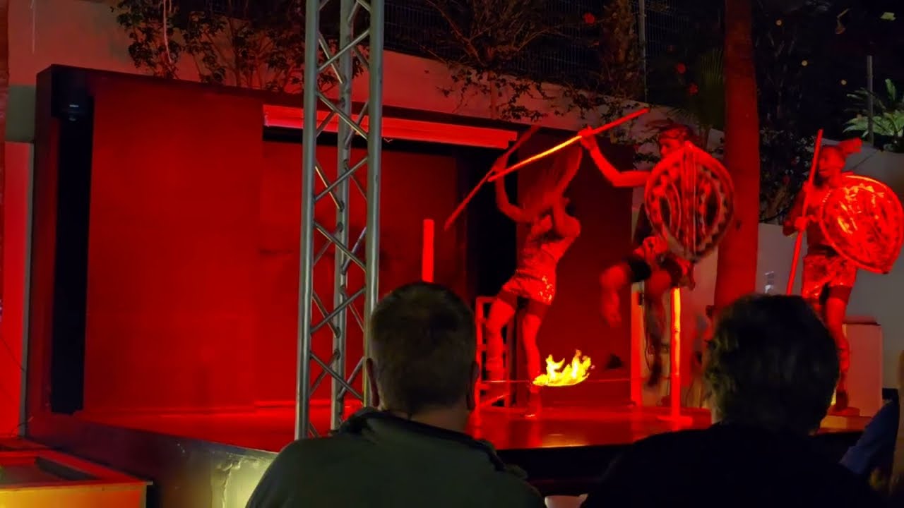 Evening entertainment at Tamaimo Tropical Tenerife