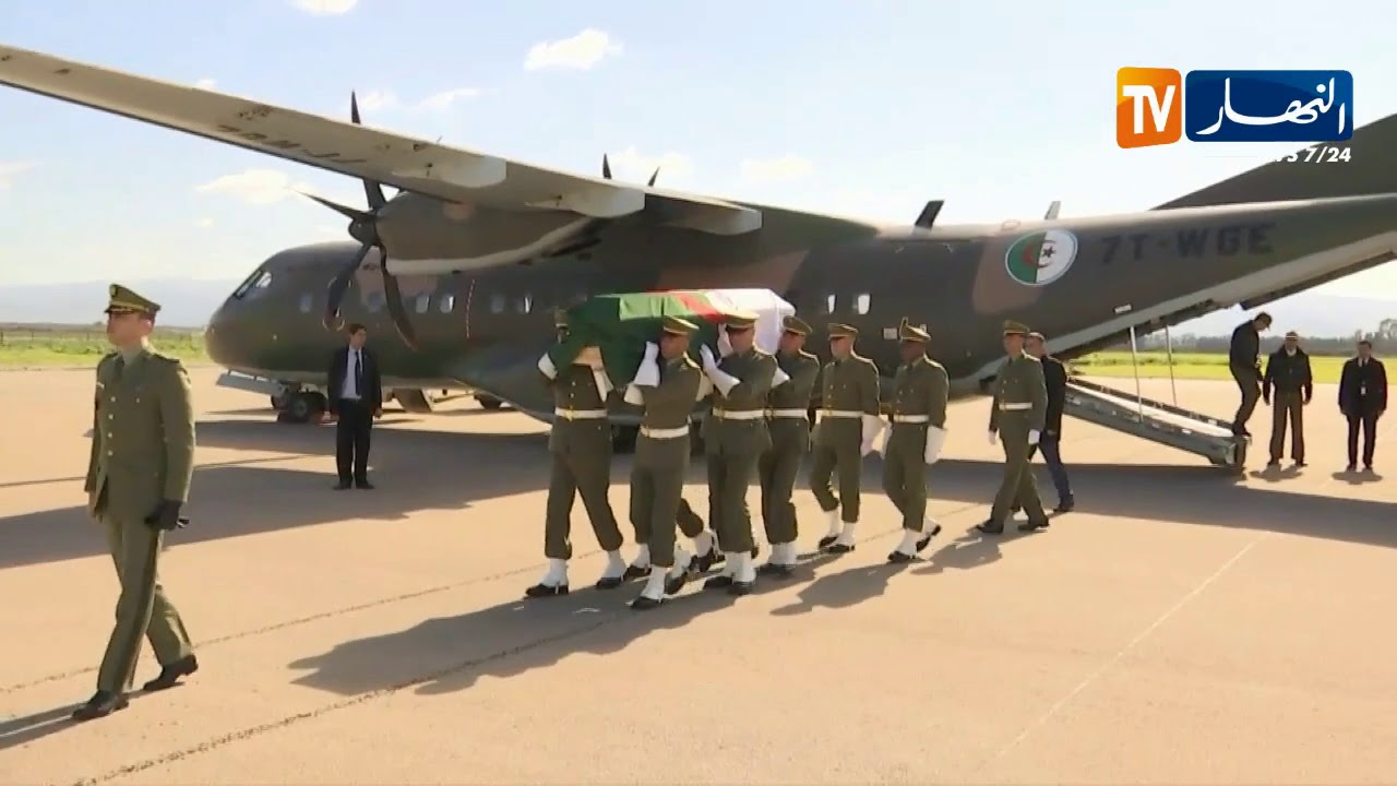 مراسم إستقبال جثمان الراحل عبد المالك قنايزية