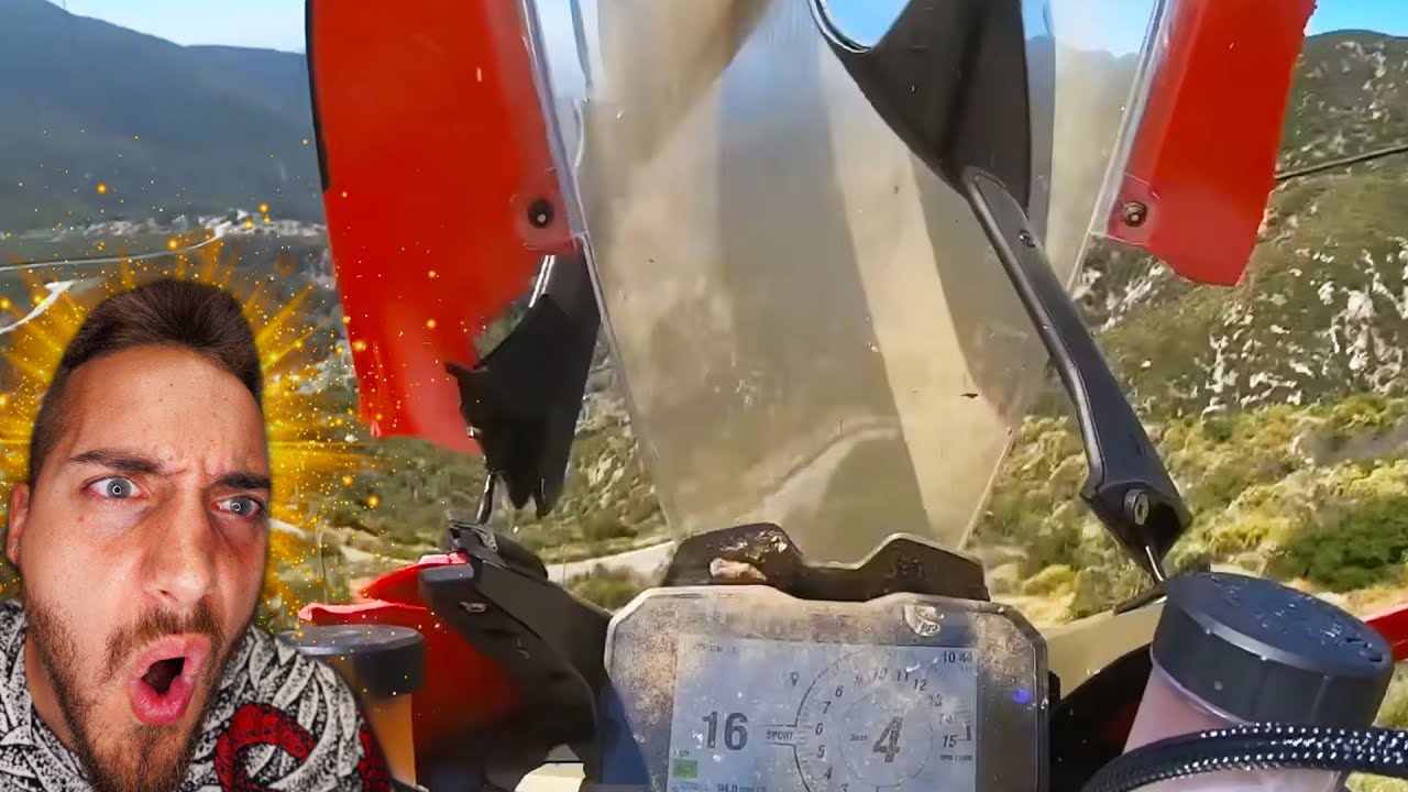 CADE GIÙ DA UN BURRONE CON UNA PANIGALE V4 - SPAVALD LATE MOTORShow