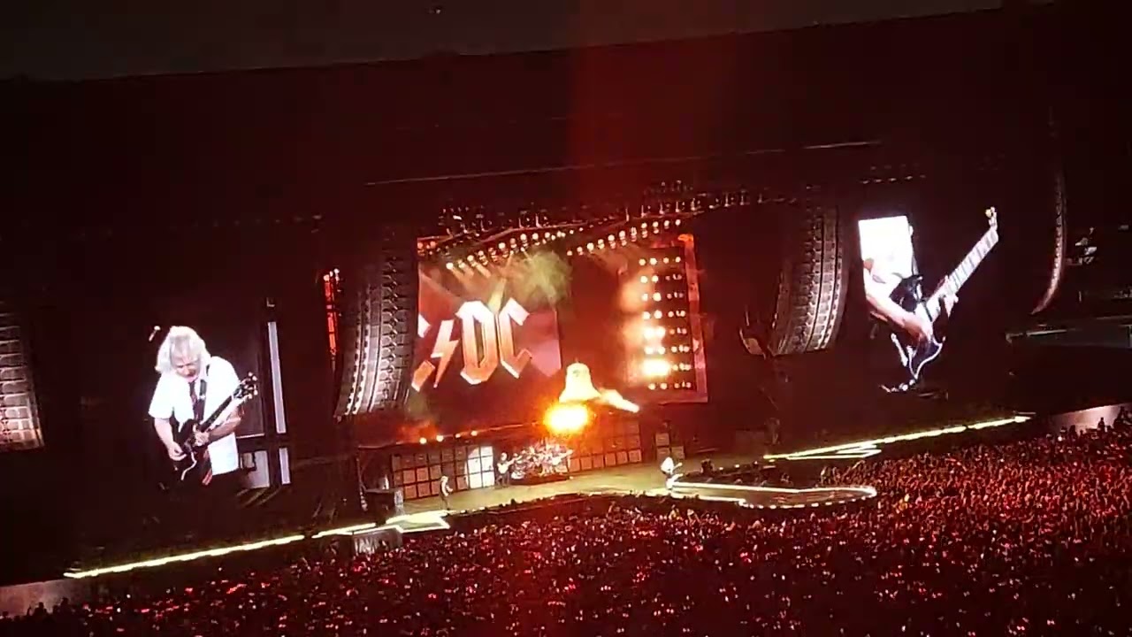 2026-02-28 5 - AC/DC - Hell's Bells - Estádio MorumBIS, São Paulo