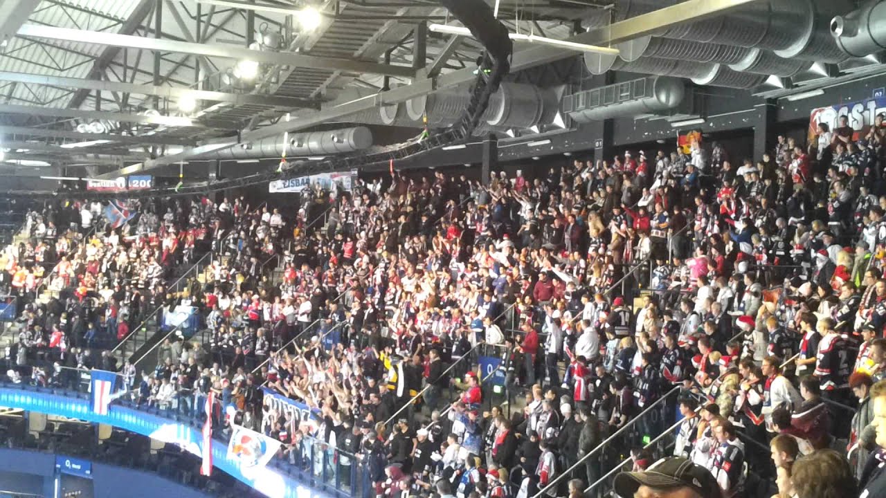 Hamburg Freezers vs. Eisbären Berlin 1:3 Fangesänge nach dem Spiel