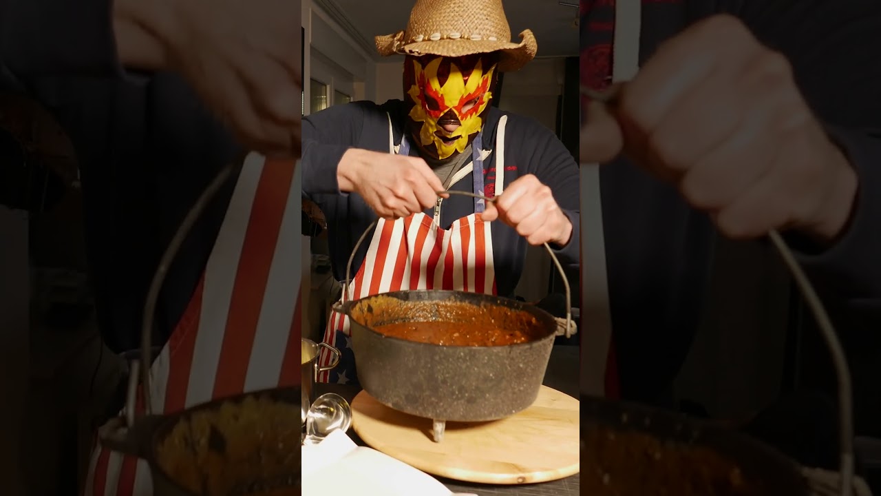 Das African Amok Gulasch aus dem Dutch Oven | Die Grillshow