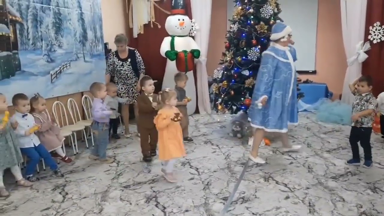 Новогодний праздник младшей группы