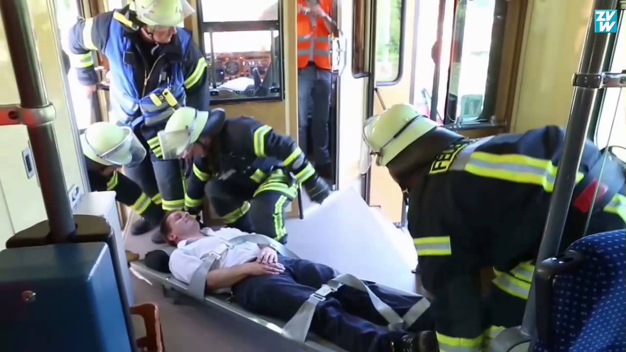 Zug kollidiert mit Auto: Feuerwehrübung Rudersberg