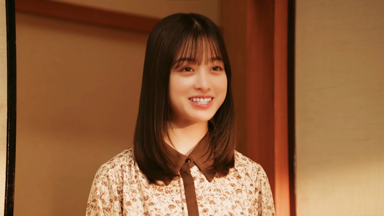 橋本環奈、博多華丸・大吉と博多弁でガチやりとり！　洋服の青山新ＣＭ『安心おまとめセット篇』