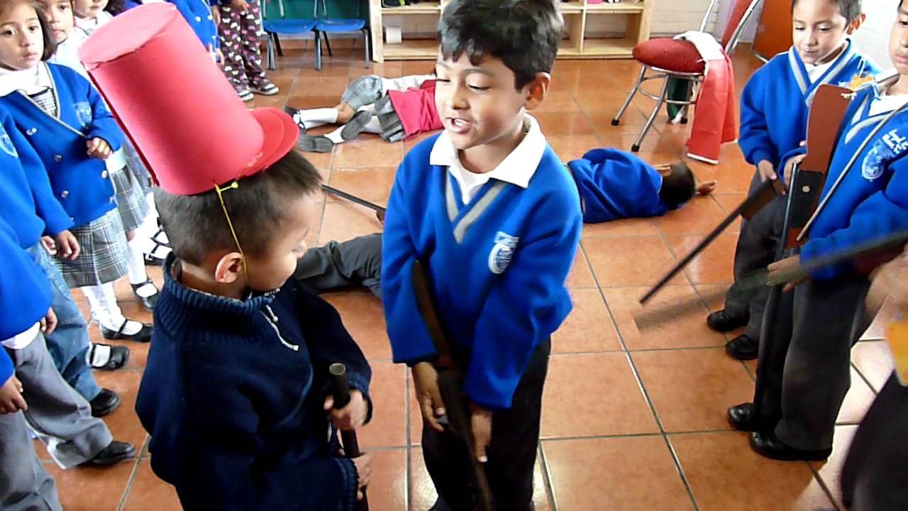 REPRESENTACIÓN NIÑOS HÉROES AL INTERIOR DEL SALÓN SEP 2011